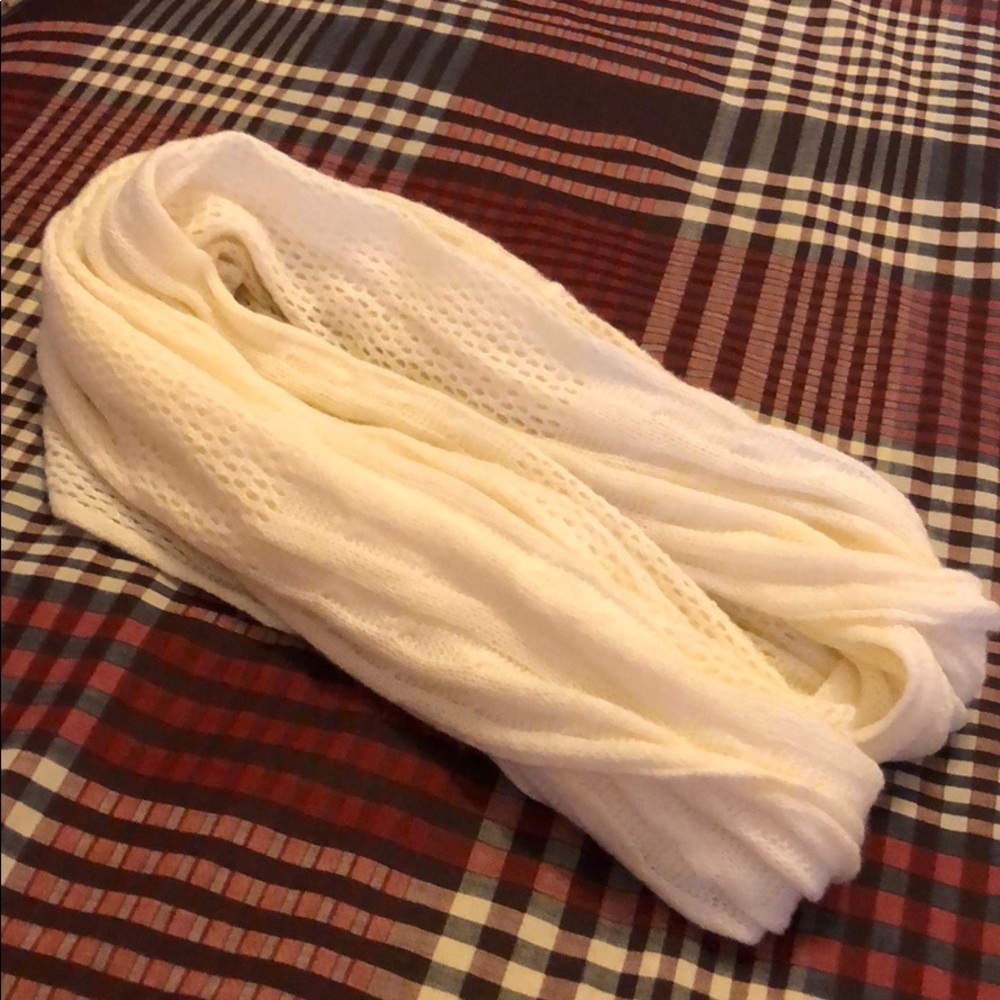 White circle scarf